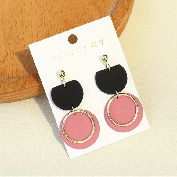 Round Tow Tiered Dangle Earrings in Black, Pink, and Gold - Delicate Acrylic - Picture 5 of 8